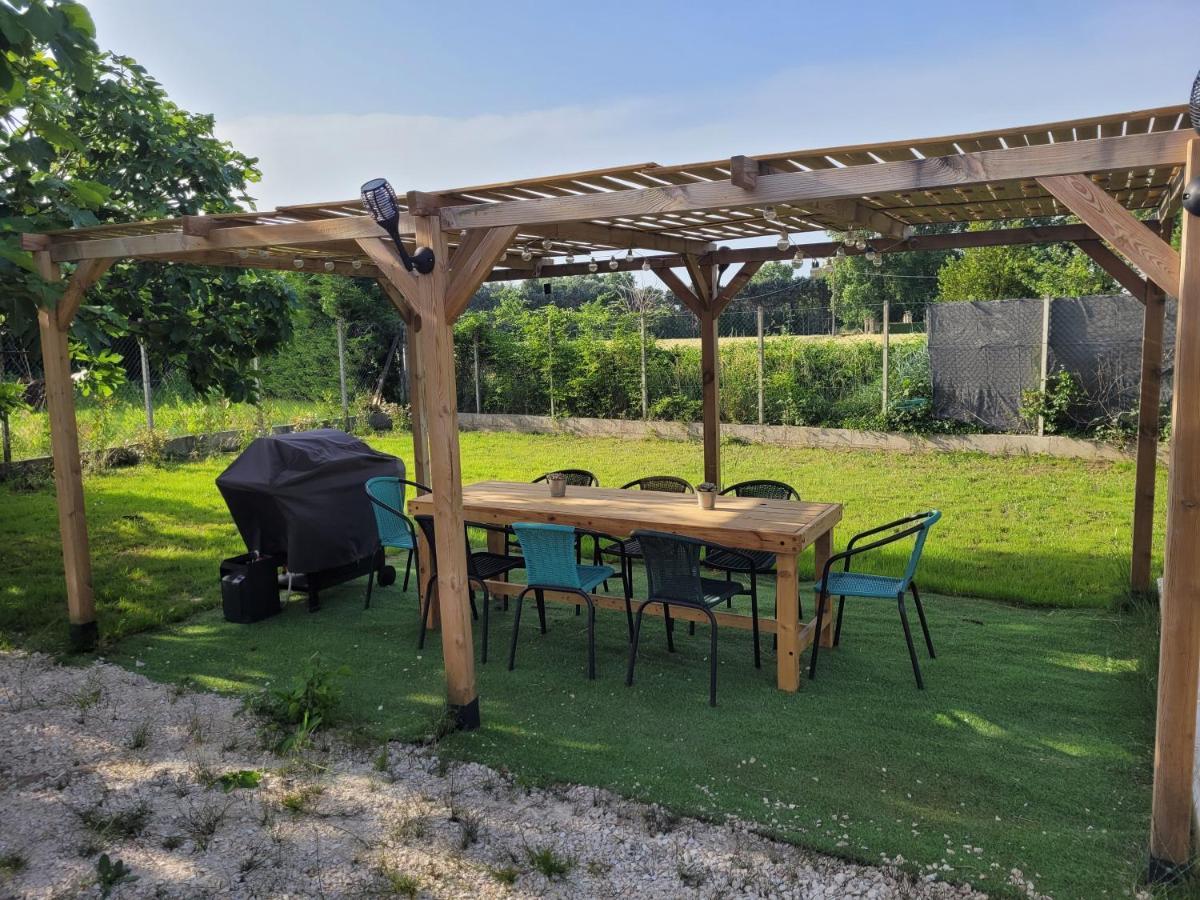 Maison Individuelle 90m2 Avec Veranda Et Piscine *