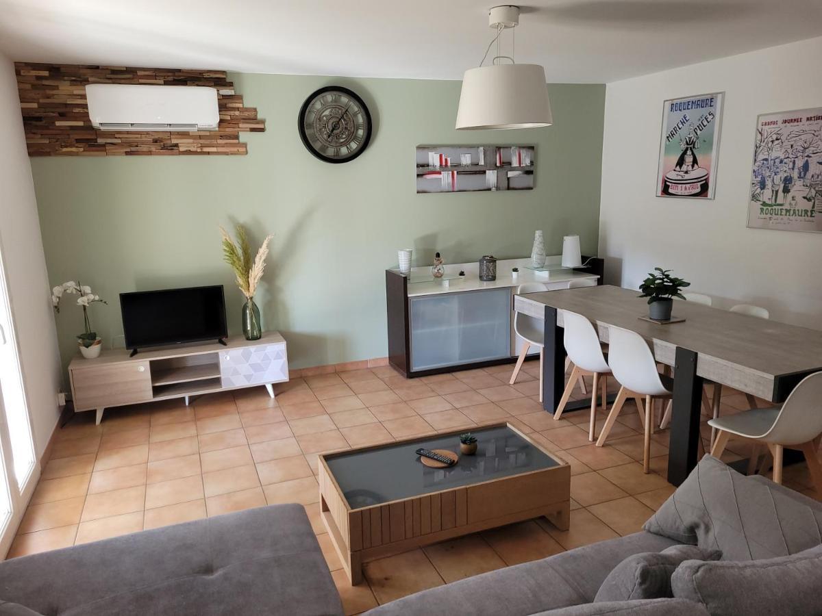 Holiday home Maison Individuelle 90m2 Avec Veranda Et Piscine Roquemaure (Gard)